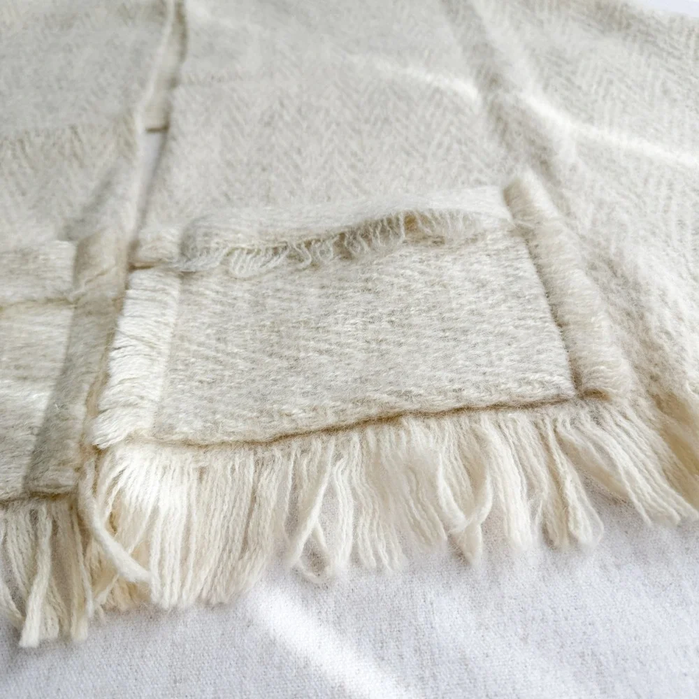 Atelje Carding‎ Swedish hand knit wool cottagecore shawl
